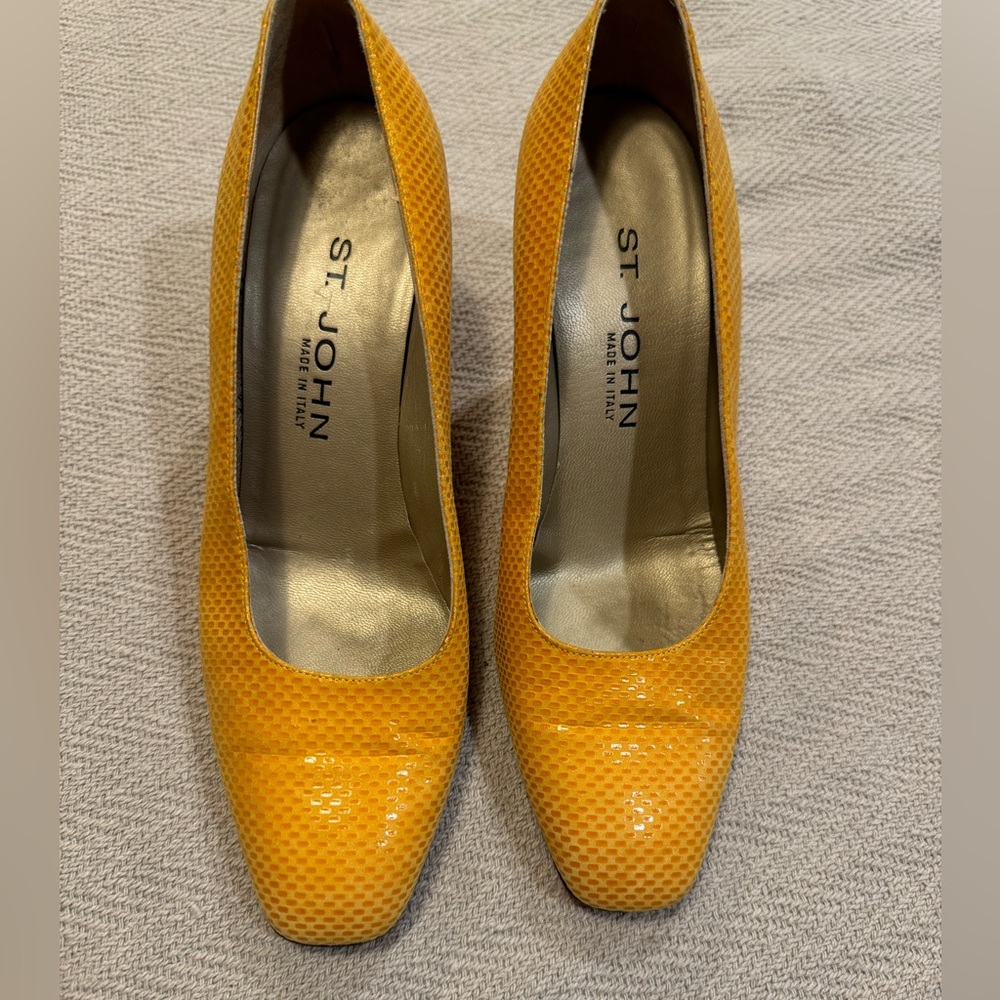 St. John Mustard Pumps with Gold Accents Size 8-1/2 M